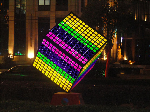 景观雕塑夜景亮化怎么做?用LED聚光投光灯打造艺术雕塑亮化
