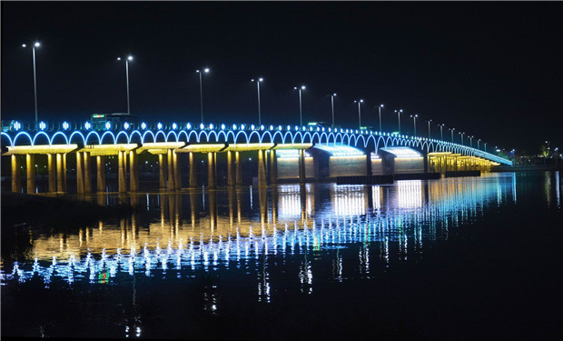 桥体夜景亮化实拍图片