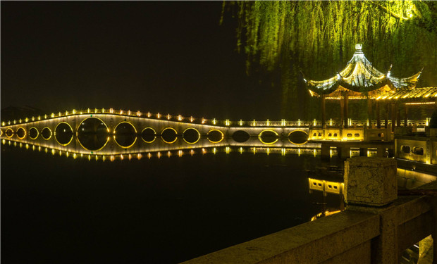 户外桥梁亮化是如何成为城市夜晚的风景线